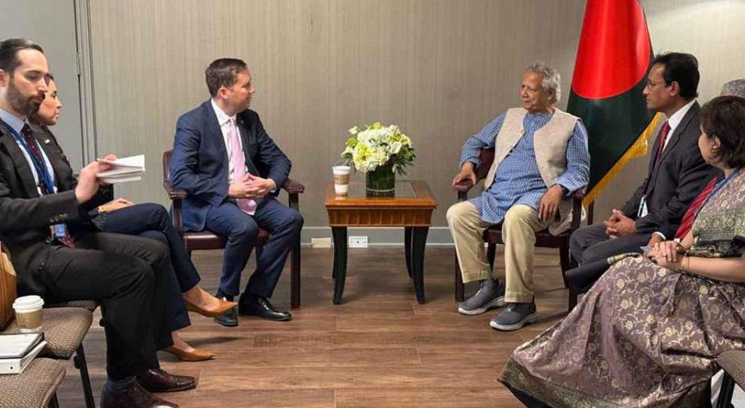 ভারতে নবনিযুক্ত মার্কিন রাষ্ট্রদূত সার্জিও গোরের সঙ্গে বৈঠকে প্রধান উপদেষ্টা ড. মুহাম্মদ ইউনূস। ছবি: সংগৃহীত