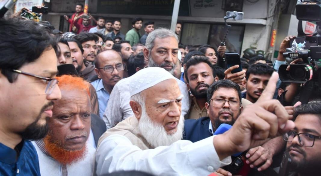 হাসপাতালে হাদিকে দেখতে গিয়ে যা বললেন জামায়াত আমির। ছবি: সংগৃহীত