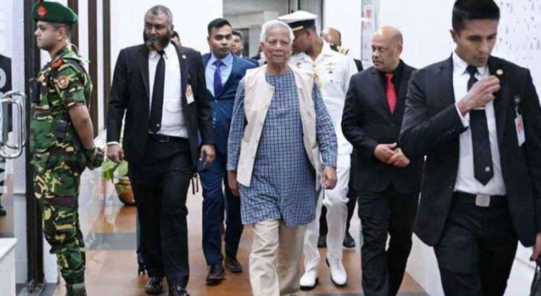 খালেদা জিয়াকে দেখতে এভারকেয়ারে প্রধান উপদেষ্টা