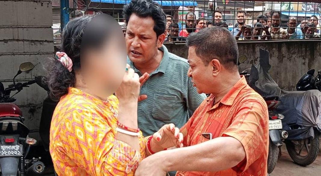 সীমা অধিকারীকে নিজেদের স্ত্রী বলে দাবি করেন বিকাশ অধিকারী ও পলাশ কুন্ডু। ছবি: সংগৃহীত।