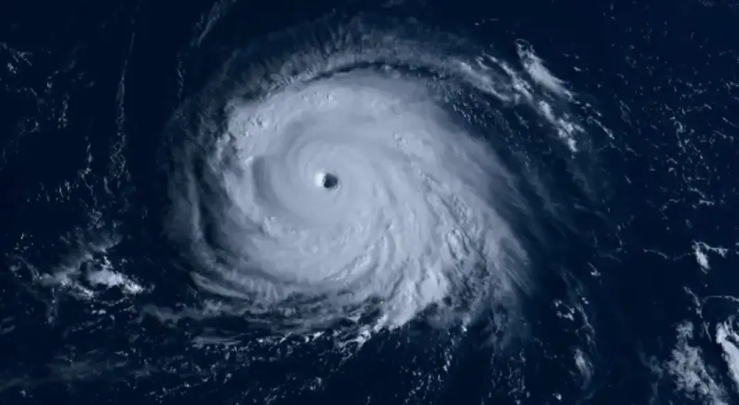 ধেয়ে আসছে সুপার টাইফুন ‘রাগাসা’, বিমানবন্দর-স্কুল বন্ধ ঘোষণা