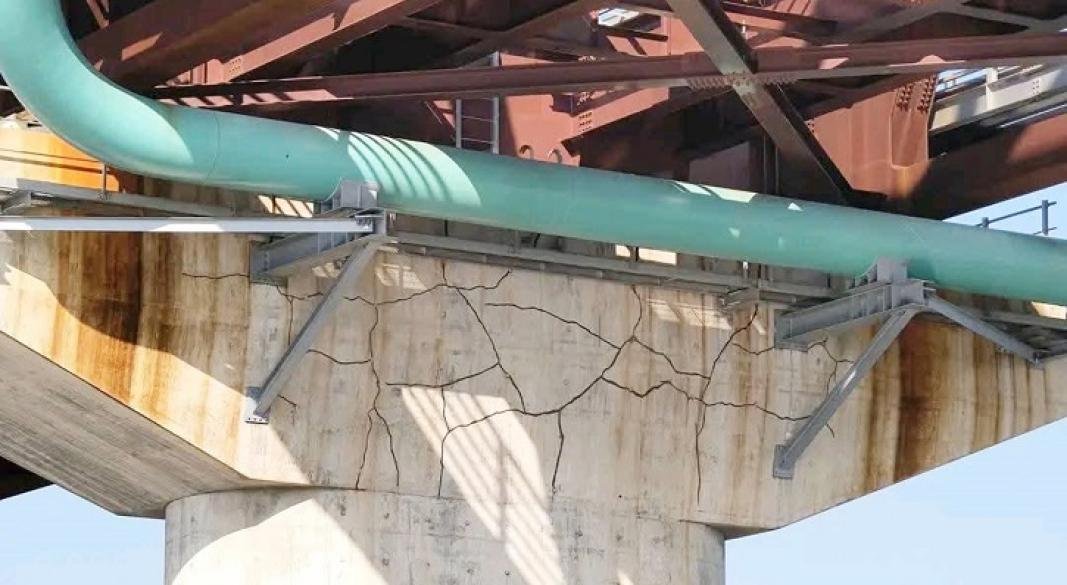 যমুনা রেলসেতুর পিলারে ফাটলের ছবি ভাইরাল