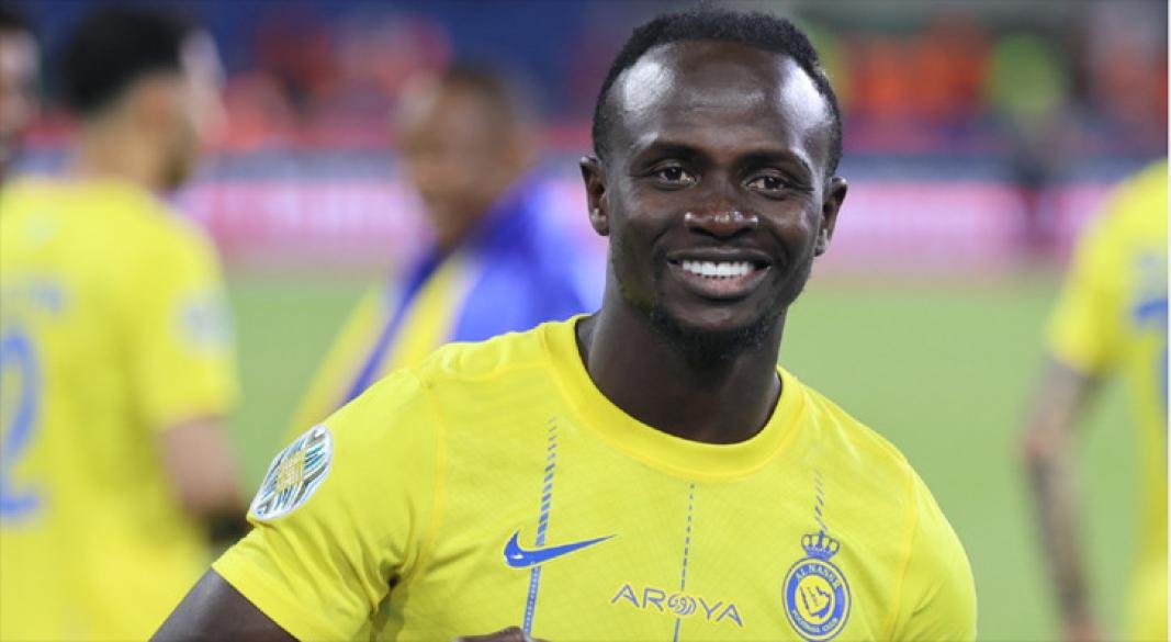 বাংলাদেশিদের আতিথেয়তায় মুগ্ধ সাদিও মানে। ছবি: সংগৃহীত