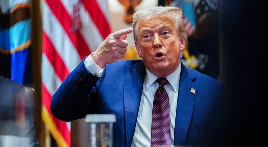 ইরানে আবার হামলা চালানোর কথা ভাবছেন ট্রাম্প