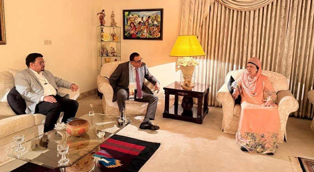 খালেদা জিয়ার সঙ্গে ফিলিস্তিনি রাষ্ট্রদূতের সৌজন্য সাক্ষাৎ অনুষ্ঠিত হয়েছে। ছবি: সংগৃহীত