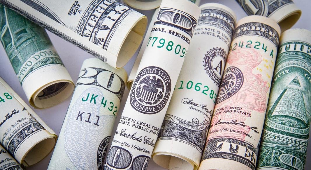 ৪ মাসে ১০ বিলিয়ন ডলার রেমিট্যান্স পাঠিয়েছেন প্রবাসীরা। ছবি: সংগৃহীত