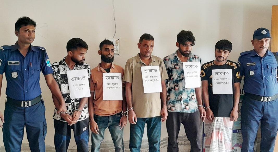 ঢাকা-বরিশাল মহাসড়কে ১৩ ডাকাত গ্রেপ্তার। ছবি: সংগৃহীত