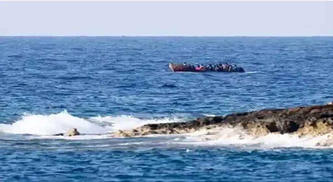 আন্দামান সাগরে ট্রলারডুবে বাংলাদেশিসহ নিখোঁজ ২৫০