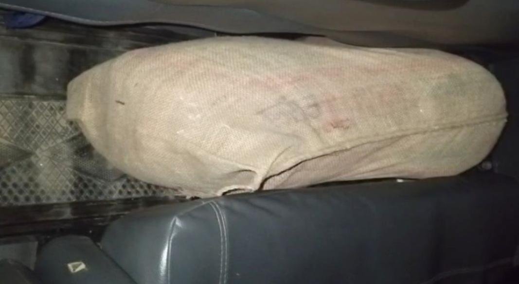 কুরিয়ারের বস্তা খুলতেই চমক! ভিতরে মিলল ১৪ কেজি গাঁজা