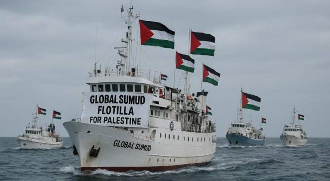ইসরায়েলের বাধা উপেক্ষা করে এগিয়ে যাচ্ছে ফ্লোটিলার ৩০টি নৌযান। ছবি: সংগৃহীত