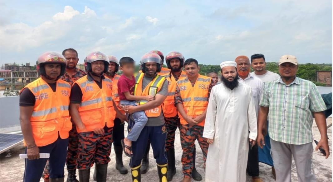 উদ্ধার শিশু। ছবি: সংগৃহীত