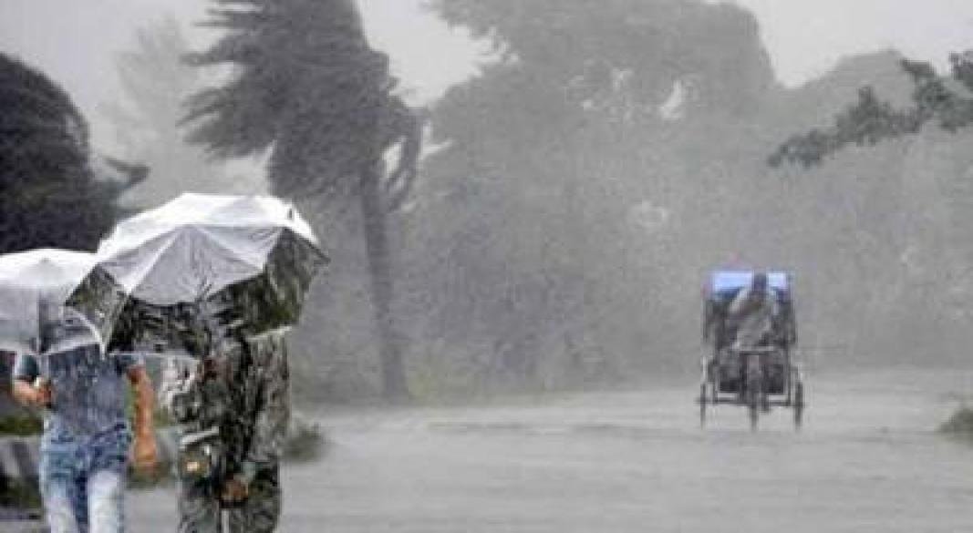 ঘূর্ণিঝড়ের আভাস, হতে পারে অস্বাভাবিক বৃষ্টি