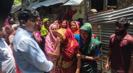 ইসরায়েলের ড্রোন হামলায় লেবাননে প্রাণ হারানোর খবরে সাতক্ষীরায় নিহত দুই যুবকের বাড়িতে শোকের মাতম। ছবি: সংগৃহীত