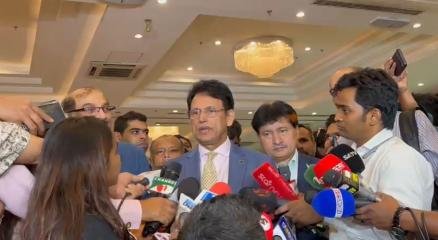 পাকিস্তান-বাংলাদেশ জ্ঞান বিনিময় করিডোর ও অ্যাডুকেশন এক্সপো ২০২৬-এর উদ্বোধনী অনুষ্ঠানে সাংবাদিকদের মুখোমুখি শিক্ষামন্ত্রী এহসানুল হক মিলন। ছবি: সংগৃহীত